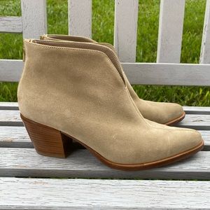 Vince Havana Notch Bootie- Sz 7.5